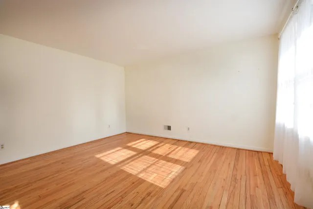 $220,000 | 106 Lawnview Court, Greenville, SC 29617