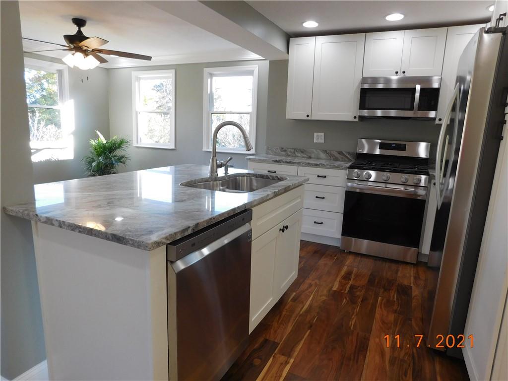 41 Highbury Road Cheswick, PA 15024 - Photo 11 of 19 a kitchen with stainless steel appliances granite countertop a stove a sink and a refrigerator