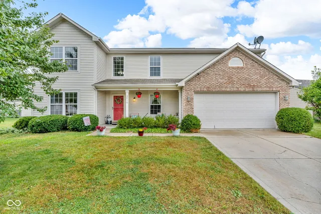 $319,000 | 2916 Lodgepole Drive, Whiteland, IN 46184