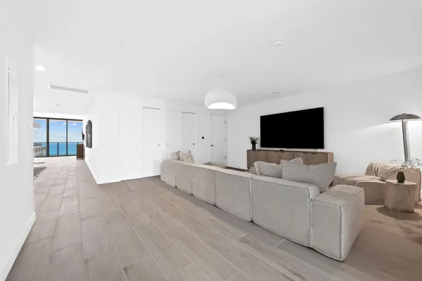 $14,950 | 900 North Ocean Boulevard, Unit 1404, Pompano Beach, FL 33062