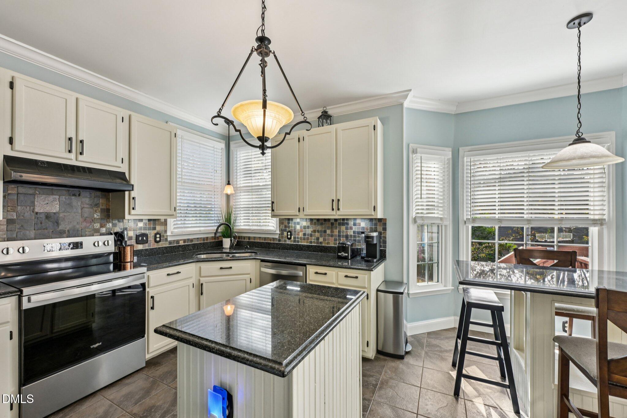 5309 Calverton Drive Raleigh, NC 27613 - Photo 11 of 25 17-web-or-mls-Calverton Dr-S1411-017