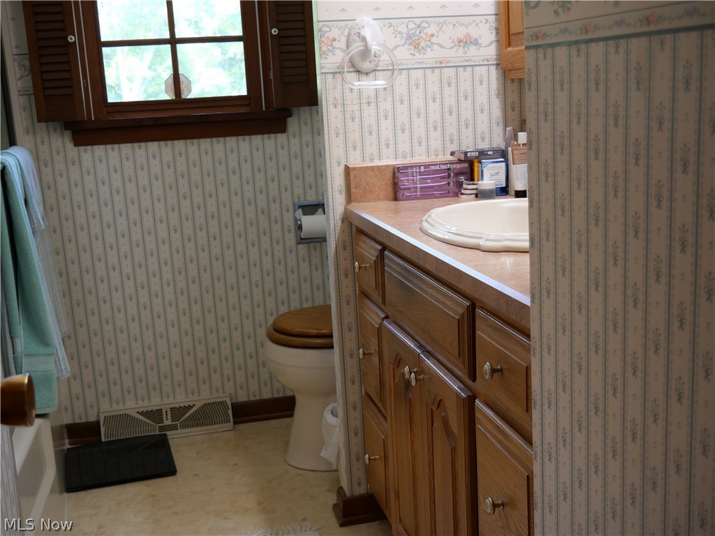37460 Giles Road Grafton, OH 44044 - Photo 12 of 31