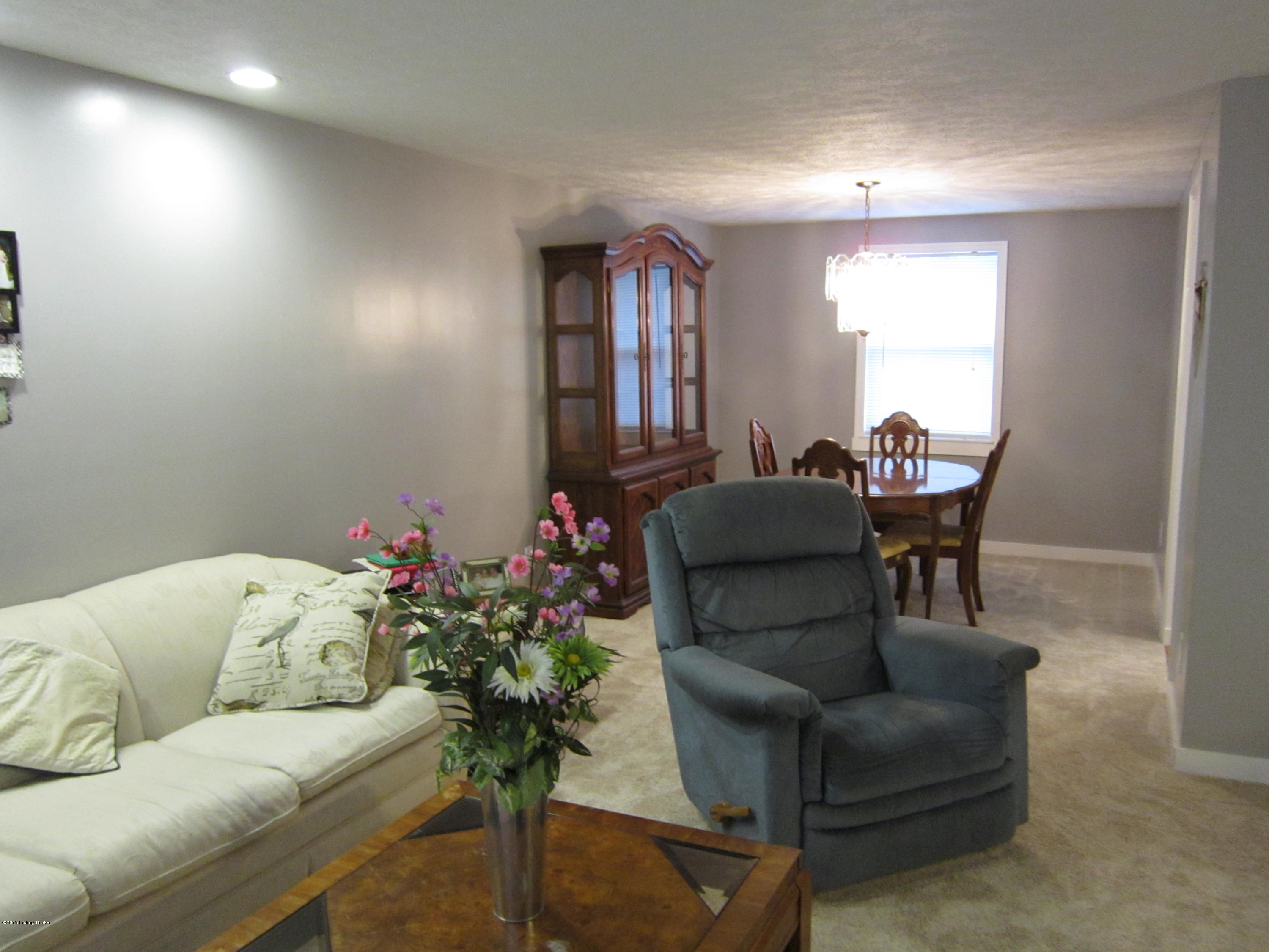 6316 May Pen Road Louisville, KY 40228 - Photo 11 of 46 Living Room / Dining Area