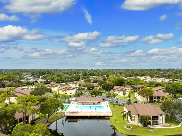 a view of a house with backyard and tree s