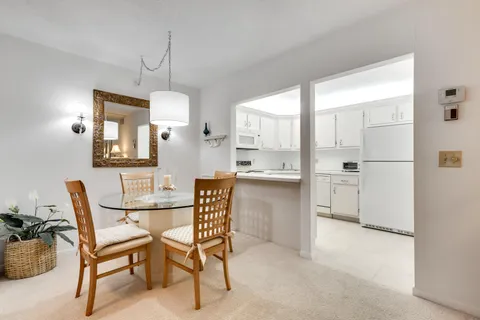 $148,900 | 122 Lake Pine Circle, Unit B1, Greenacres, FL 33463