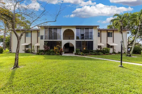 $148,900 | 122 Lake Pine Circle, Unit B1, Greenacres, FL 33463
