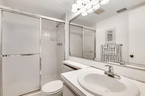 $148,900 | 122 Lake Pine Circle, Unit B1, Greenacres, FL 33463