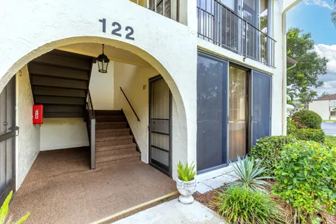 $148,900 | 122 Lake Pine Circle, Unit B1, Greenacres, FL 33463