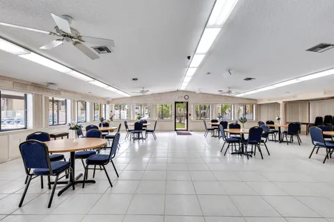 $148,900 | 122 Lake Pine Circle, Unit B1, Greenacres, FL 33463