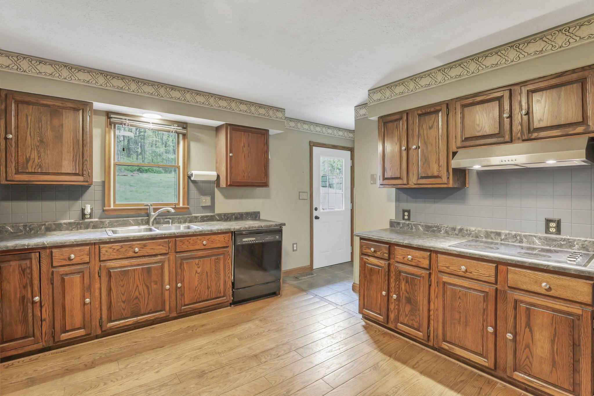 3170 Chillicothe Lancaster Road Southwest Lancaster, OH 43130 - Photo 21 of 45 kitchen