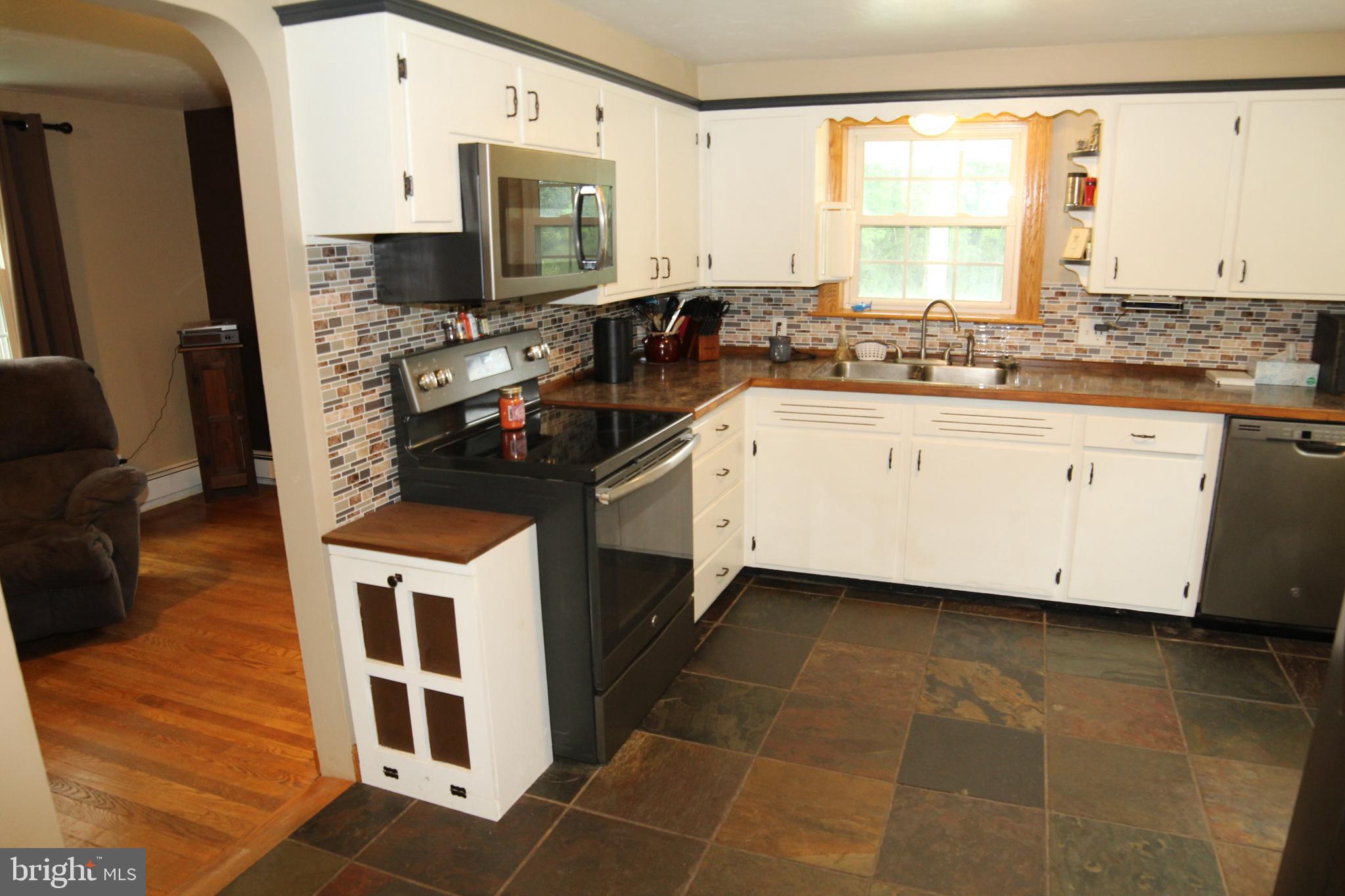 8132 Century Farms Road Felton, PA 17322 - Photo 20 of 56 Kitchen
