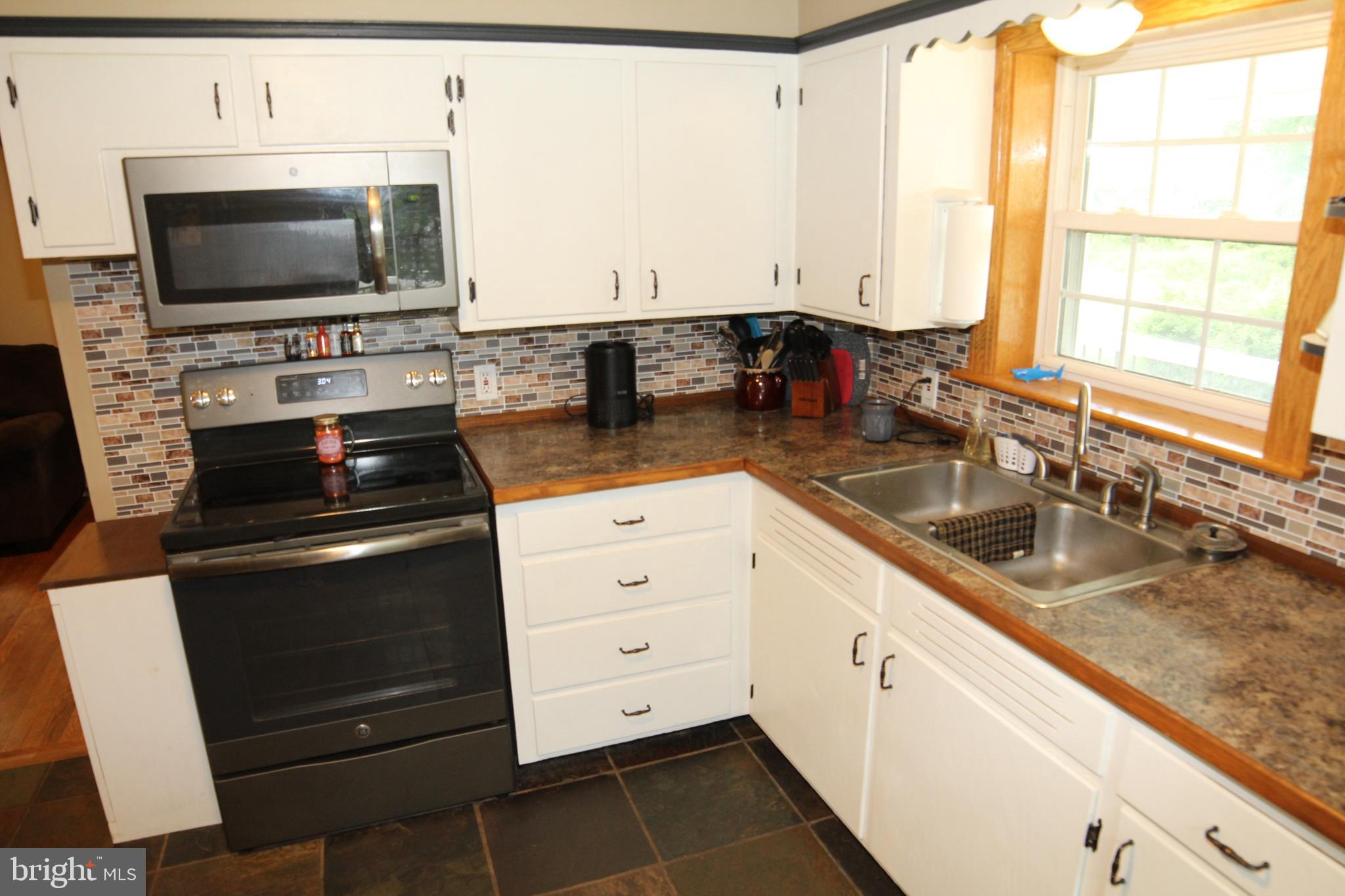 8132 Century Farms Road Felton, PA 17322 - Photo 21 of 56 Kitchen