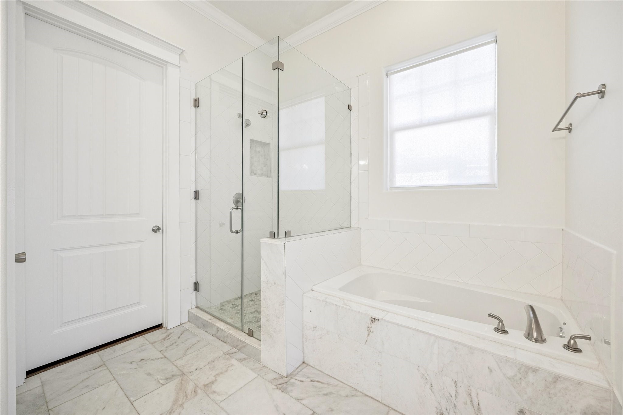 304 Walton Street Houston, TX 77009 - Photo 16 of 28 The primary bathroom is spa like complete with jetted tub, separate shower, and a walk in closet.