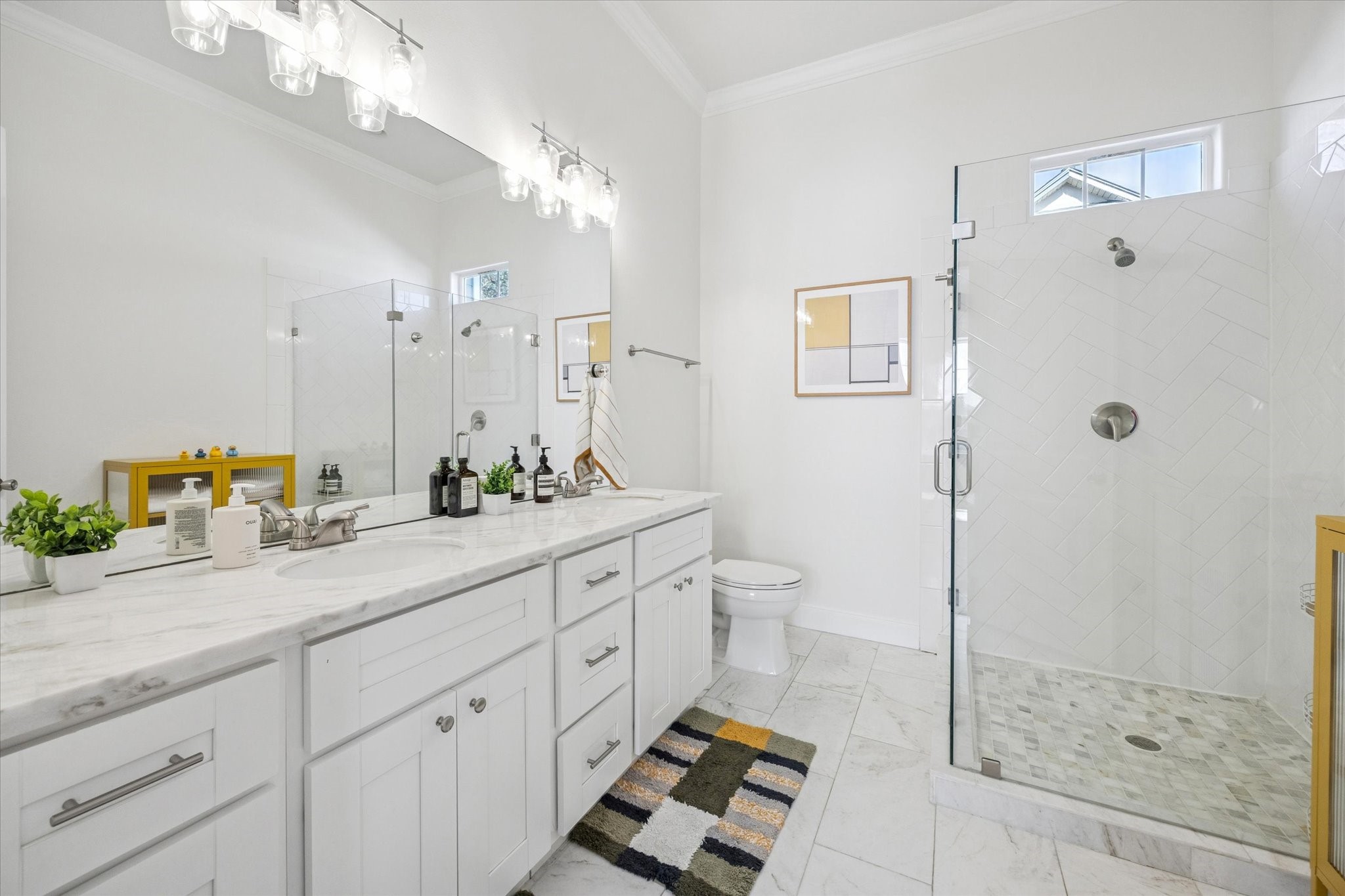 304 Walton Street Houston, TX 77009 - Photo 19 of 28 The secondary bathroom has a seamless shower, dual vanities and more.