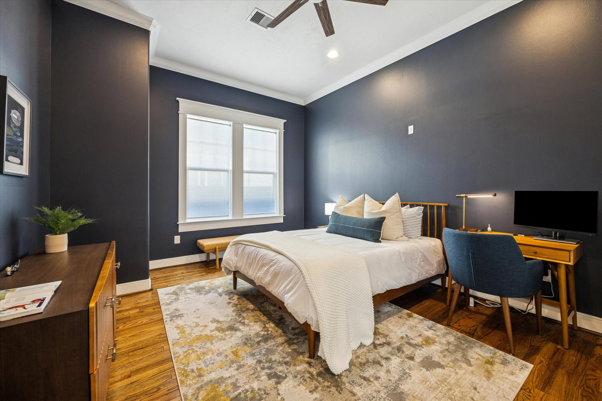 304 Walton Street Houston, TX 77009 - Photo 20 of 28 Another bedroom to make your own.