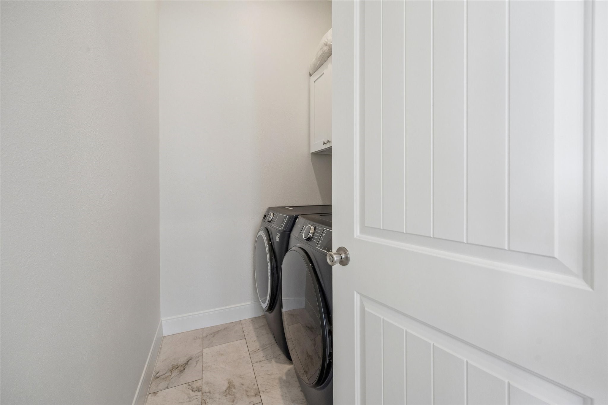 304 Walton Street Houston, TX 77009 - Photo 21 of 28 Nice walk in utility room with storage and room for full sized washer/dryer.