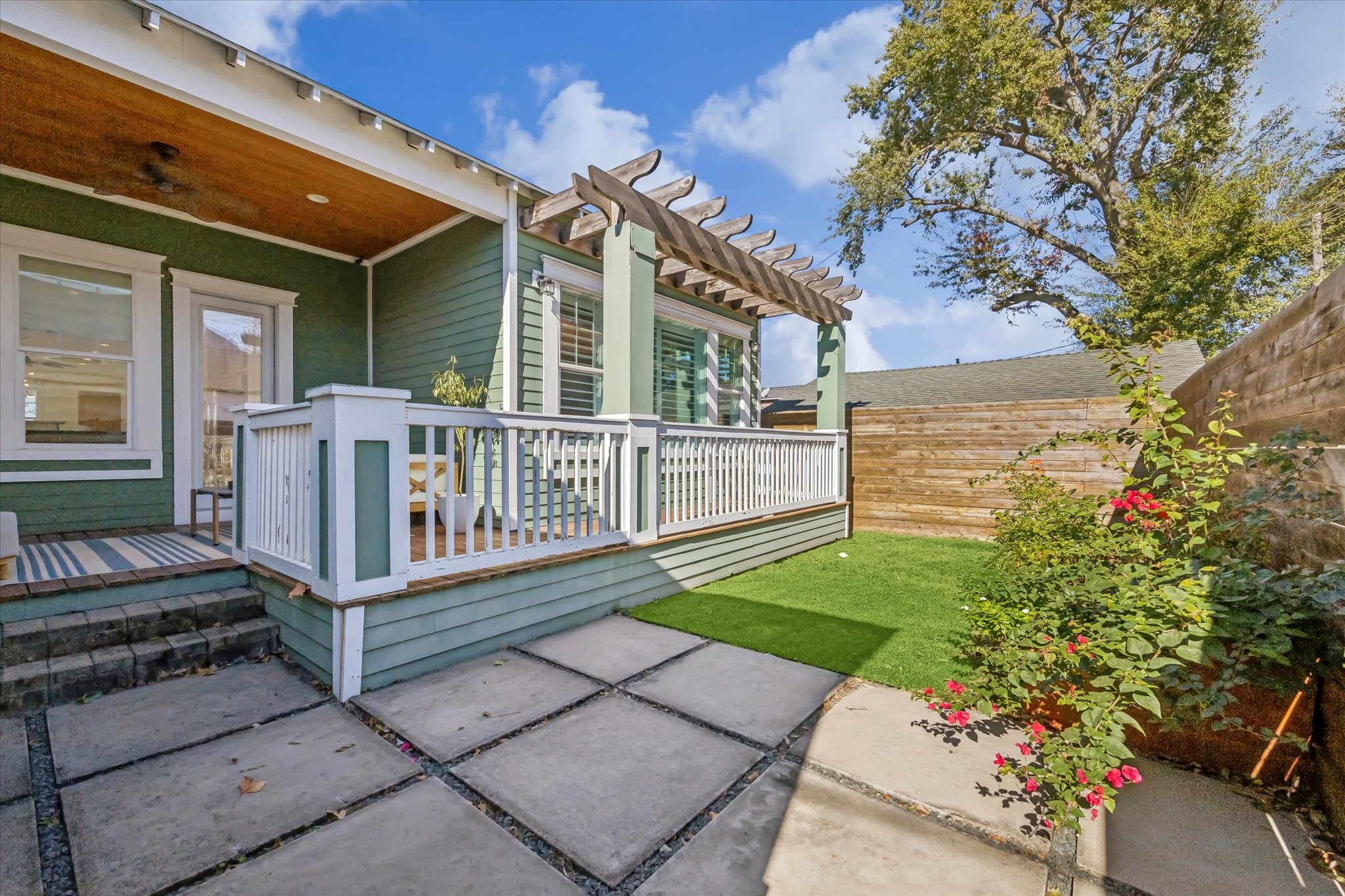 304 Walton Street Houston, TX 77009 - Photo 24 of 28 Great outdoor space to enjoy gardening, but not too much maintenance.