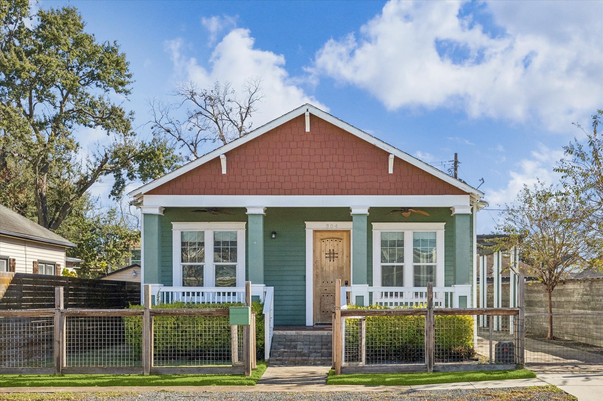 304 Walton Street Houston, TX 77009 - Photo 26 of 28 There is gravel parking in front of the home in addition to the driveway.