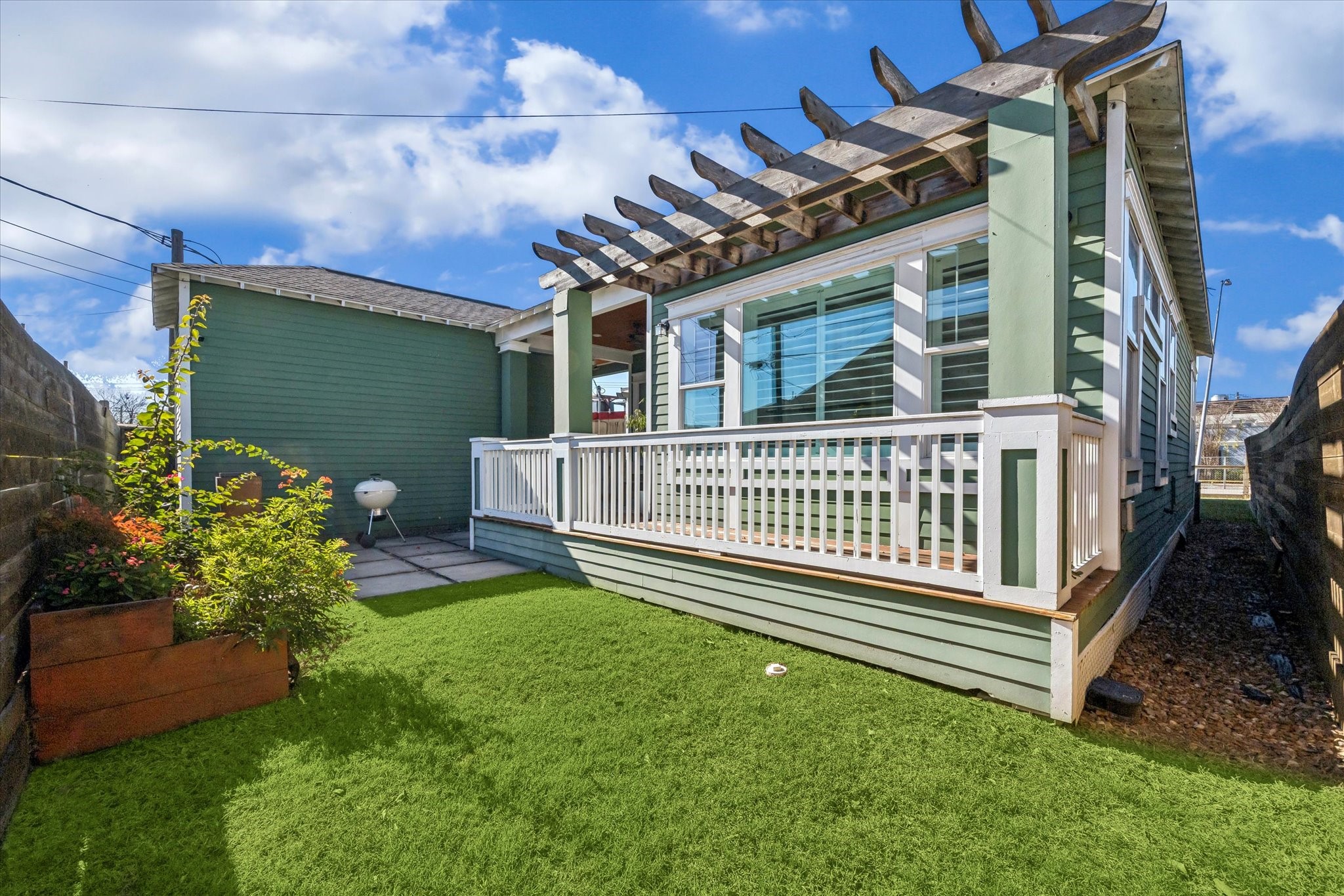 304 Walton Street Houston, TX 77009 - Photo 28 of 28 Come home to 304 Walton and enjoy this amazing home.