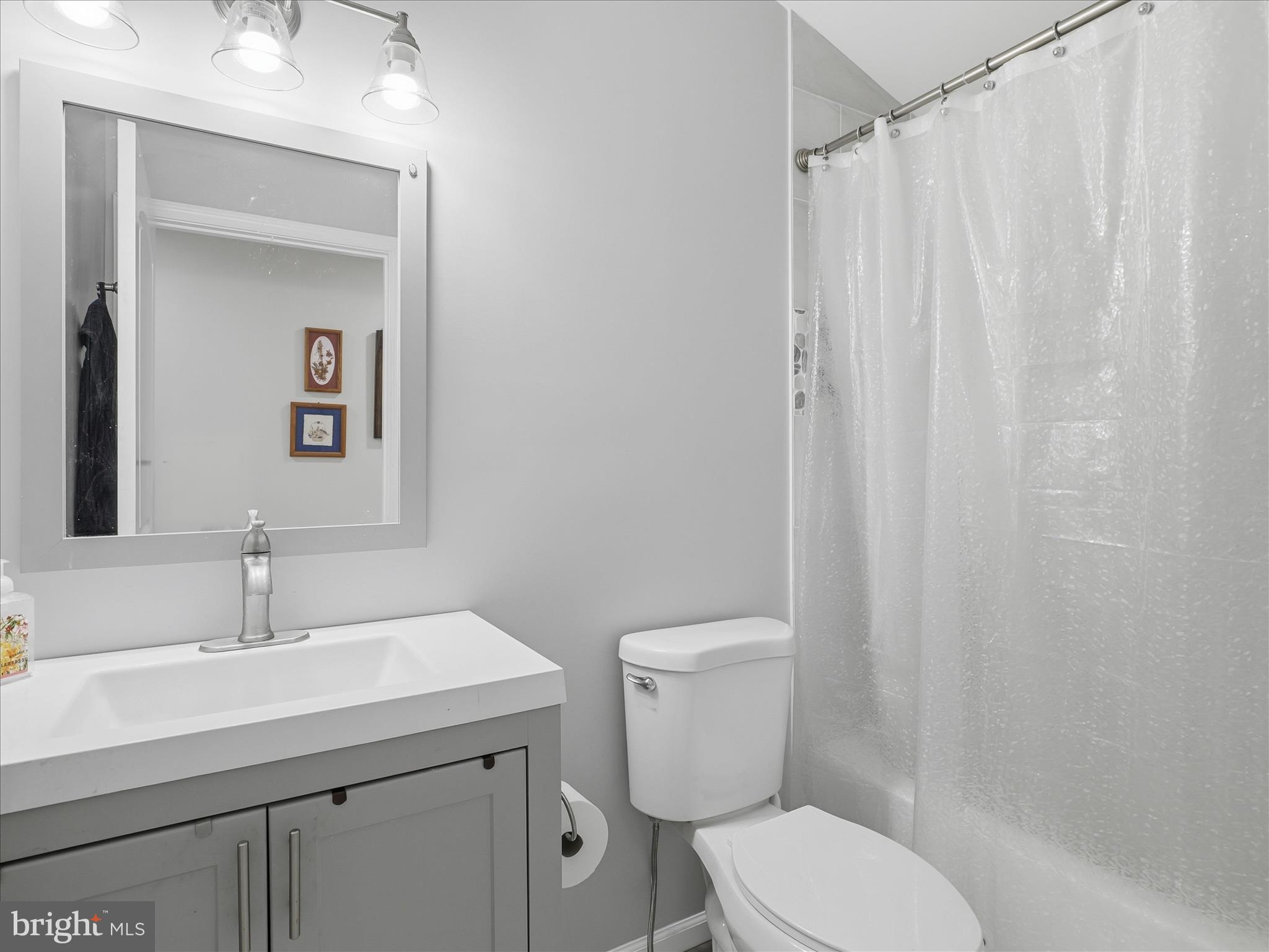 3147 Mountain Lake Road Hedgesville, WV 25427 - Photo 22 of 53 Hall full bath