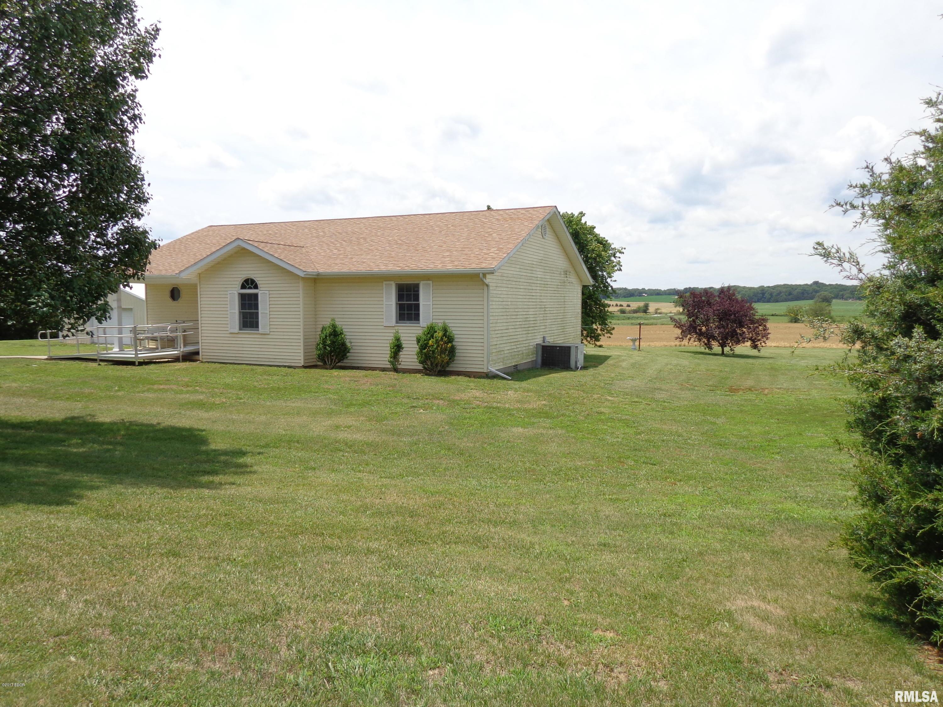 2715 Greenhill Road Eldorado, IL 62930 - Photo 3 of 23