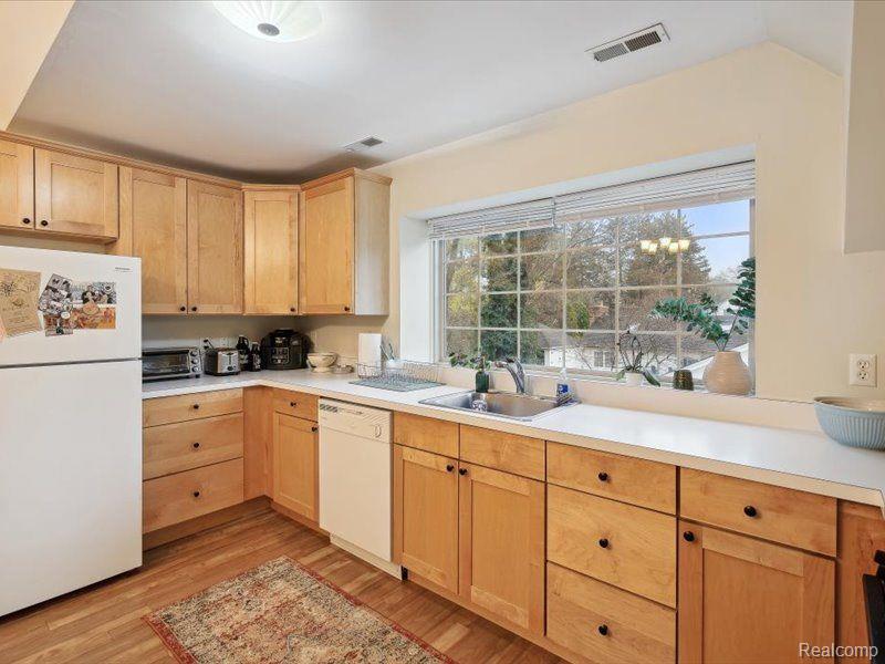 866 Rivard Boulevard Grosse Pointe, MI 48230 - Photo 35 of 53