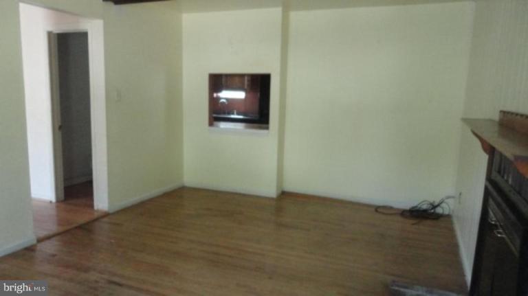 9105 Lancelot Road Fort Washington, MD 20744 - Photo 3 of 14 Living Room #2