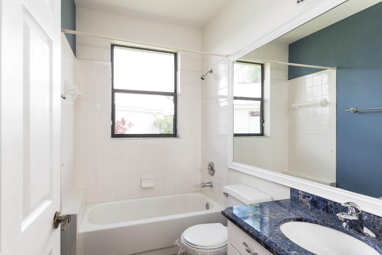 22295 Holcomb Place Boca Raton, FL 33428 - Photo 23 of 38 Bathroom 2