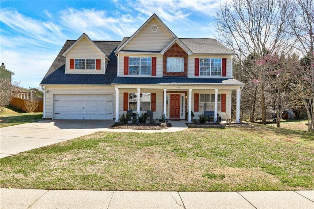 800 Baskins Circle Winder, GA 30680 - Photo 1 of 1 front view of a house with a yard