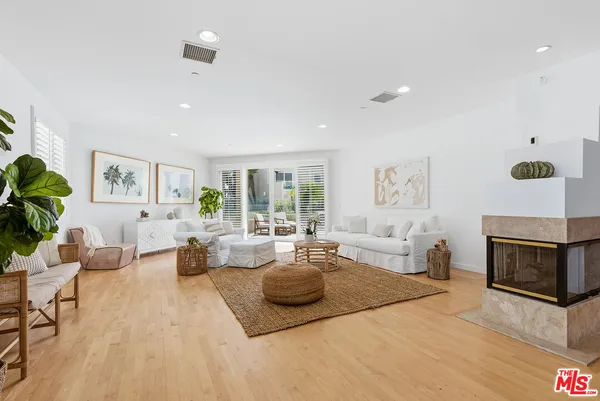 $1,999,000 | 7301 Vista Del Mar, Unit 16, Playa del Rey, CA 90293
