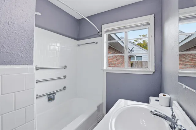 $1,900 | 3917 Anita Street, Houston, TX 77004