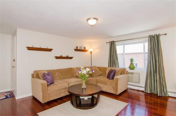 46 Bryon Road, Unit 5 Chestnut Hill, MA 02467 - Photo 2 of 9