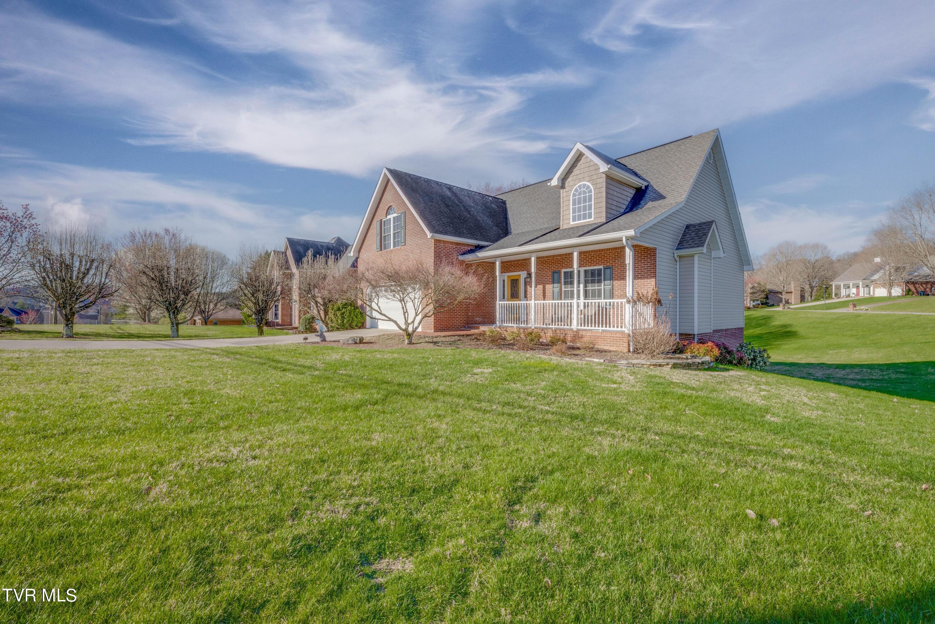 1700 Cooks Valley Road Kingsport, TN 37664 - Photo 3 of 51 003