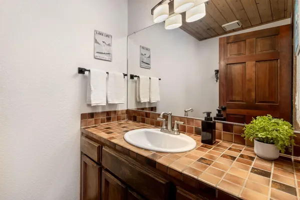 $585,000 | 19048 Swallow Way, Penn Valley, CA 95946