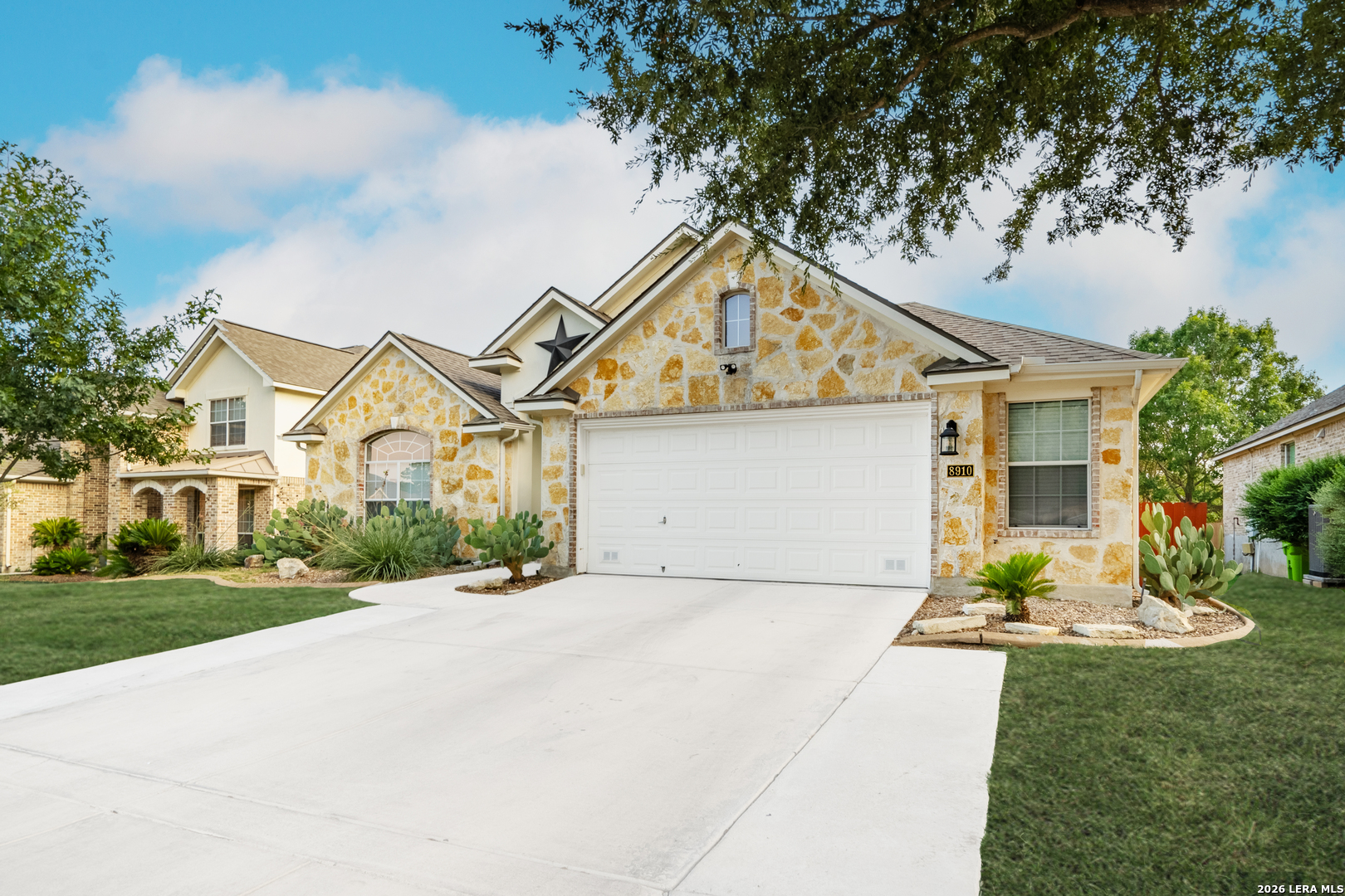 8910 Los Sonoma Rio Helotes, TX 78023 - Photo 2 of 29