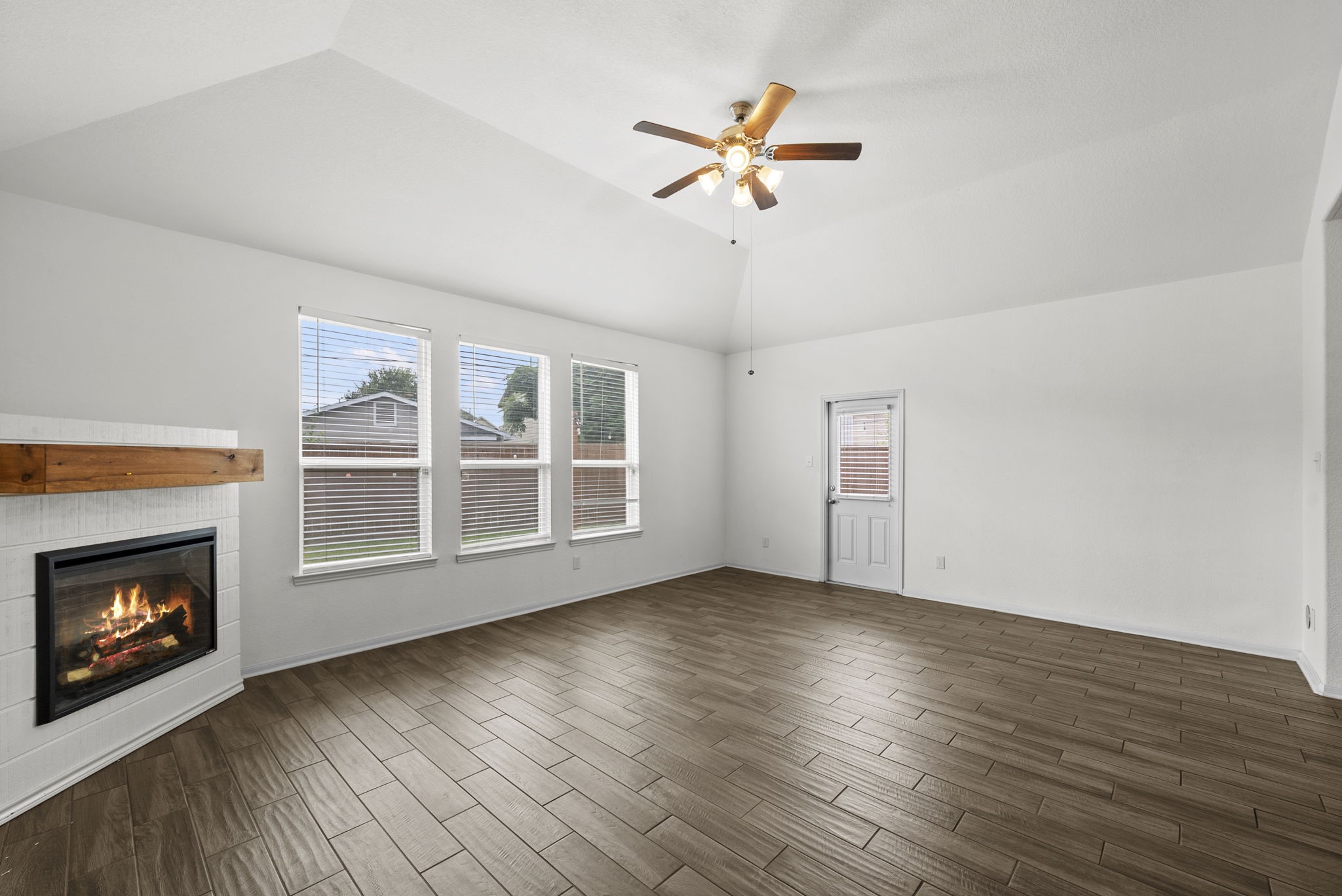 903 Willowick Road Houston, TX 77090 - Photo 21 of 47 Living room