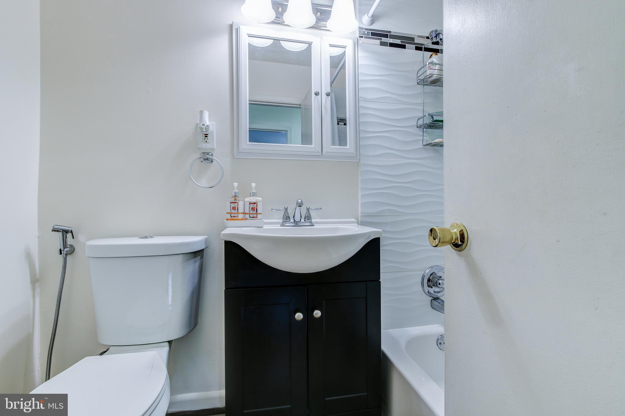 6102 Kirby Road Clinton, MD 20735 - Photo 20 of 31 Bathroom
