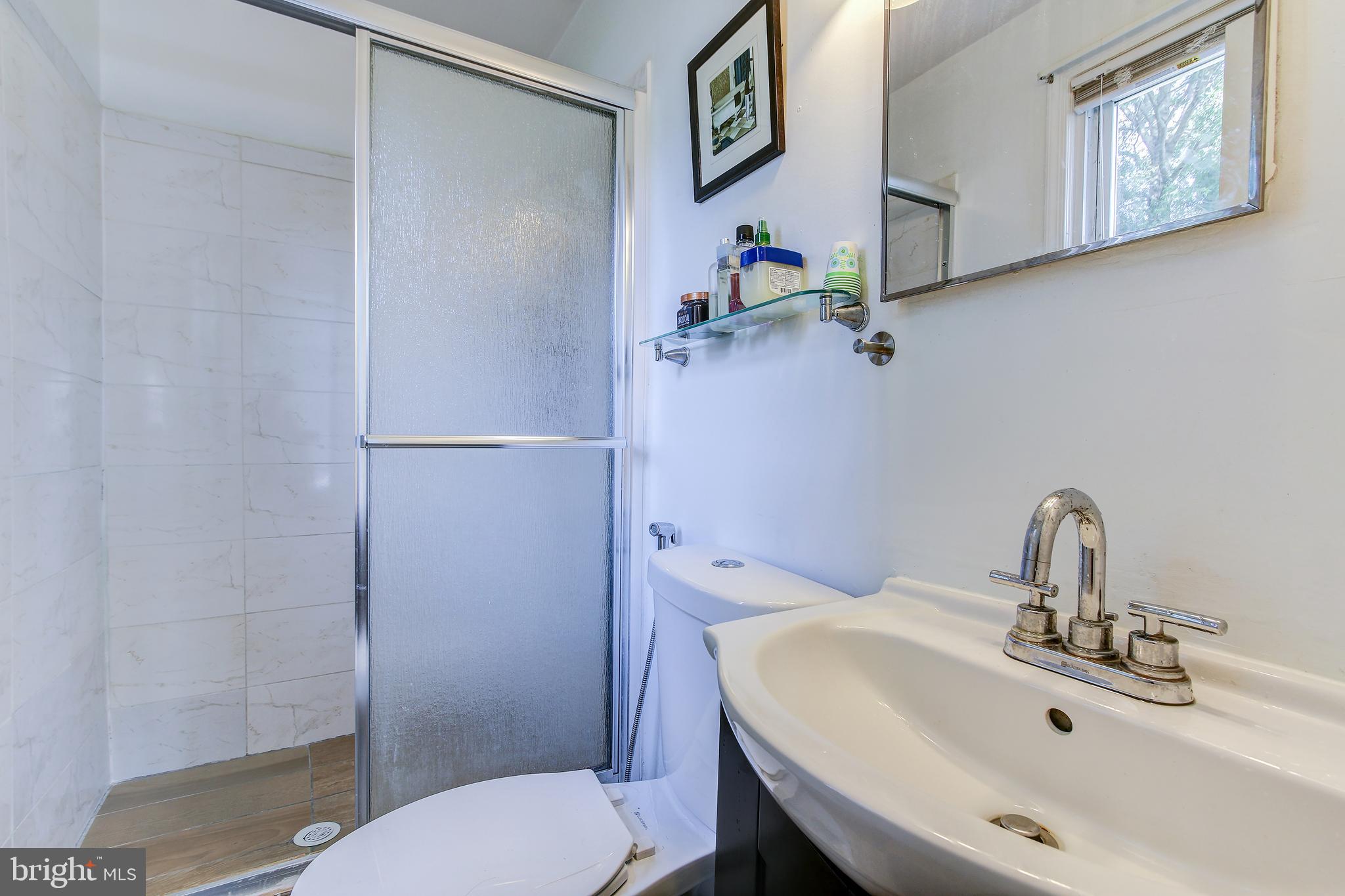 6102 Kirby Road Clinton, MD 20735 - Photo 23 of 31 Master Bathroom