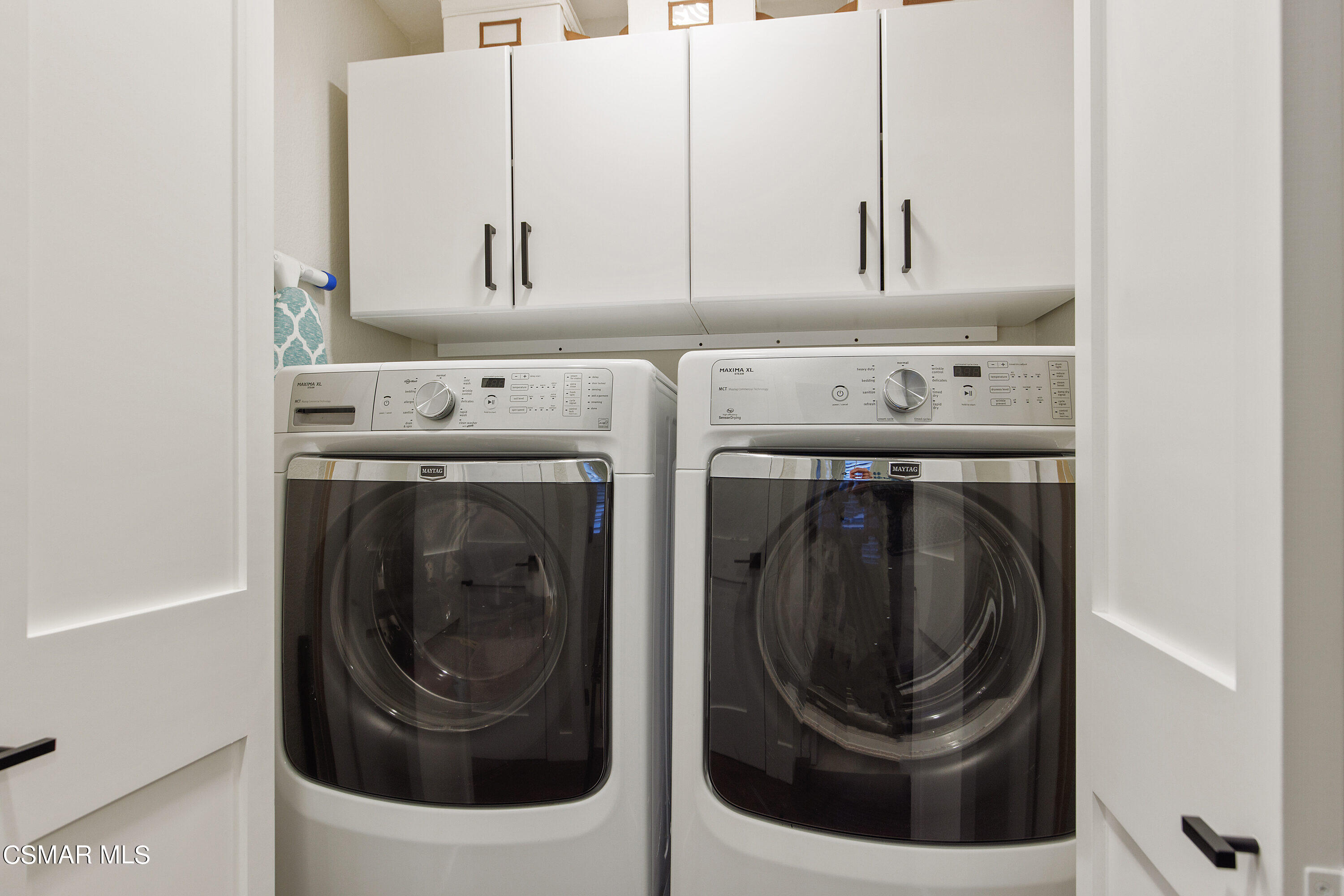 773 Congressional Road Simi Valley, CA 93065 - Photo 23 of 39 a utility room with dryer and washer