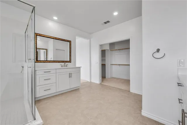a view of an empty room with a ceiling fan