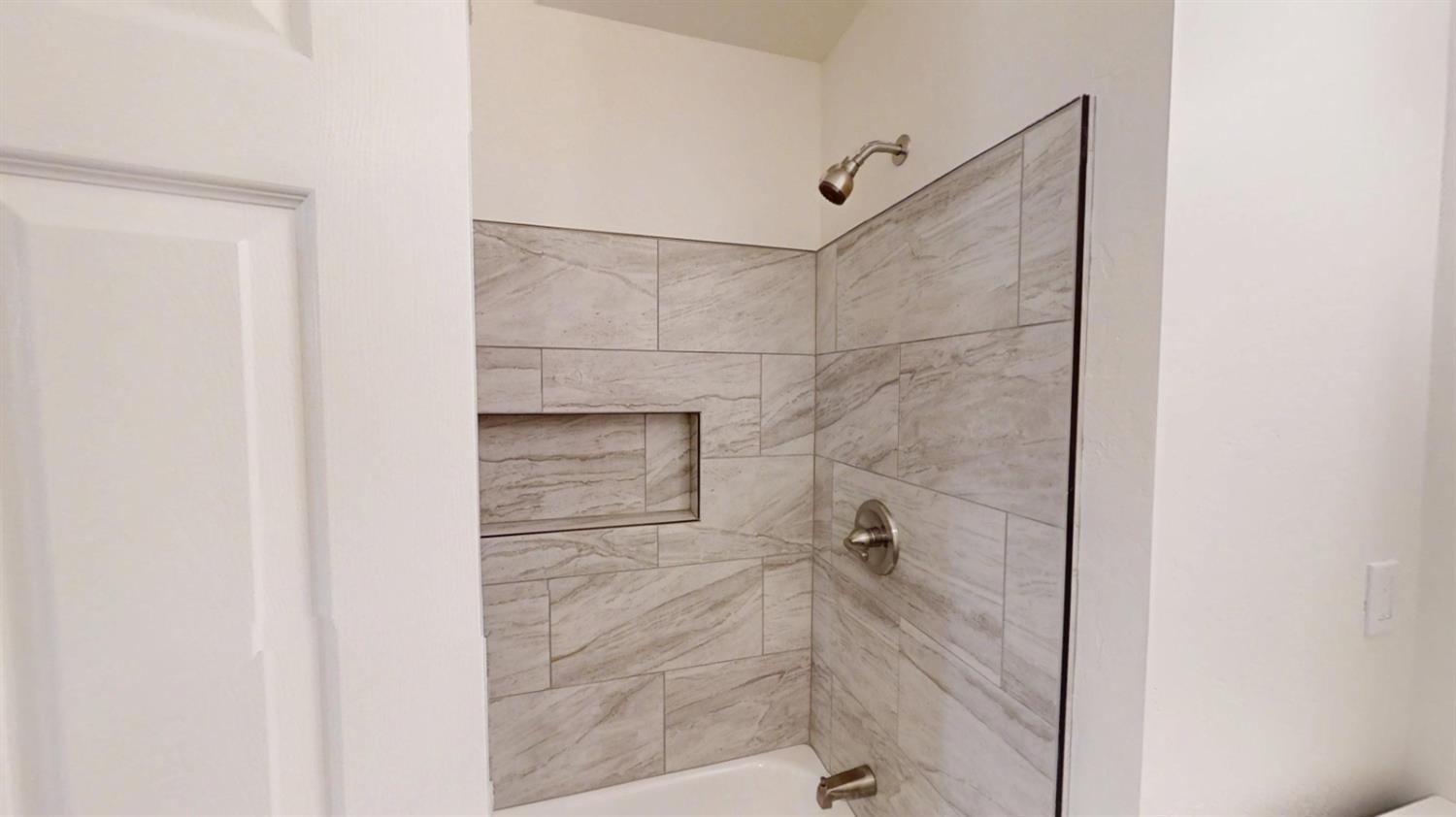 495 Pacific Street Coalinga, CA 93210 - Photo 15 of 33 a bathroom with a shower