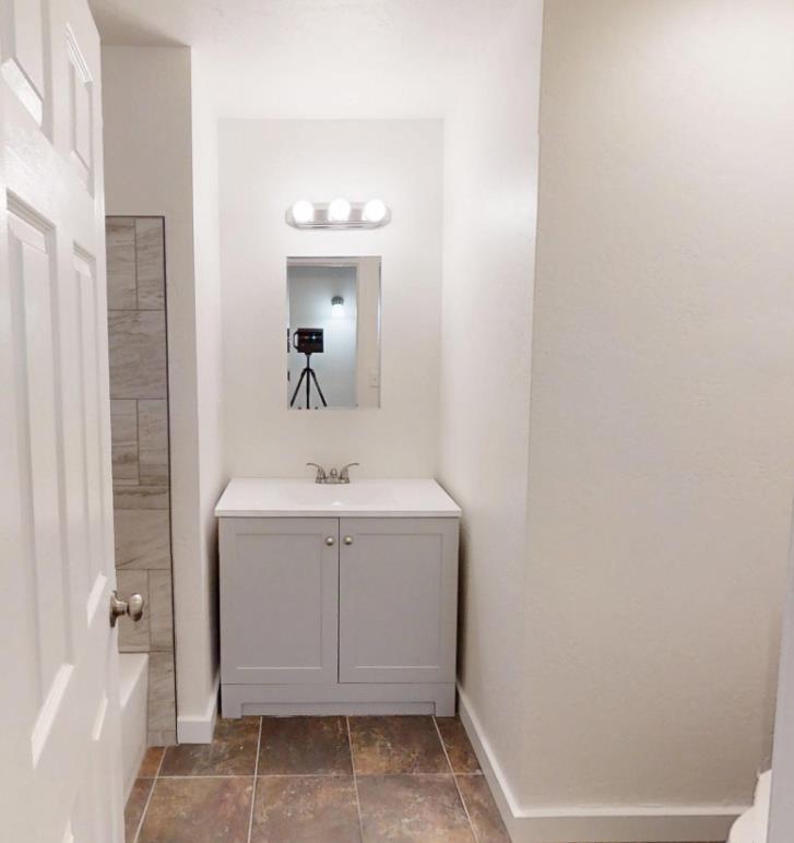 495 Pacific Street Coalinga, CA 93210 - Photo 16 of 33 a bathroom with a sink and mirror