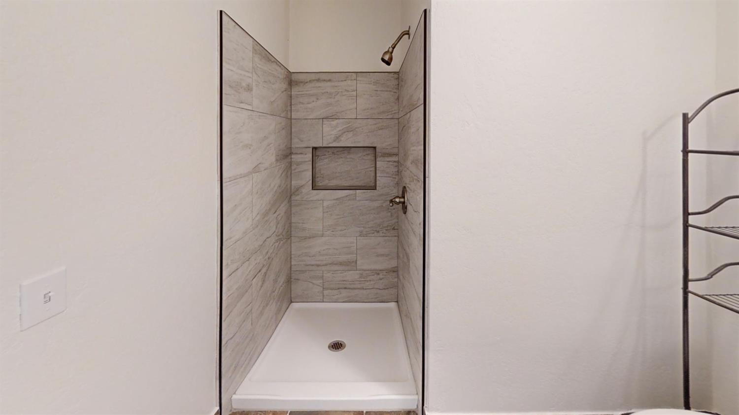 495 Pacific Street Coalinga, CA 93210 - Photo 26 of 33 a bathroom with a glass shower door