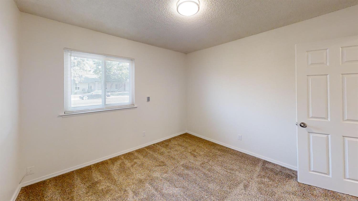 495 Pacific Street Coalinga, CA 93210 - Photo 29 of 33 an empty room with a window