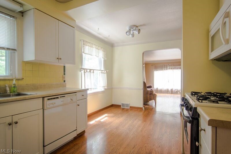 1543 Middleton Road Cleveland, OH 44121 - Photo 4 of 18