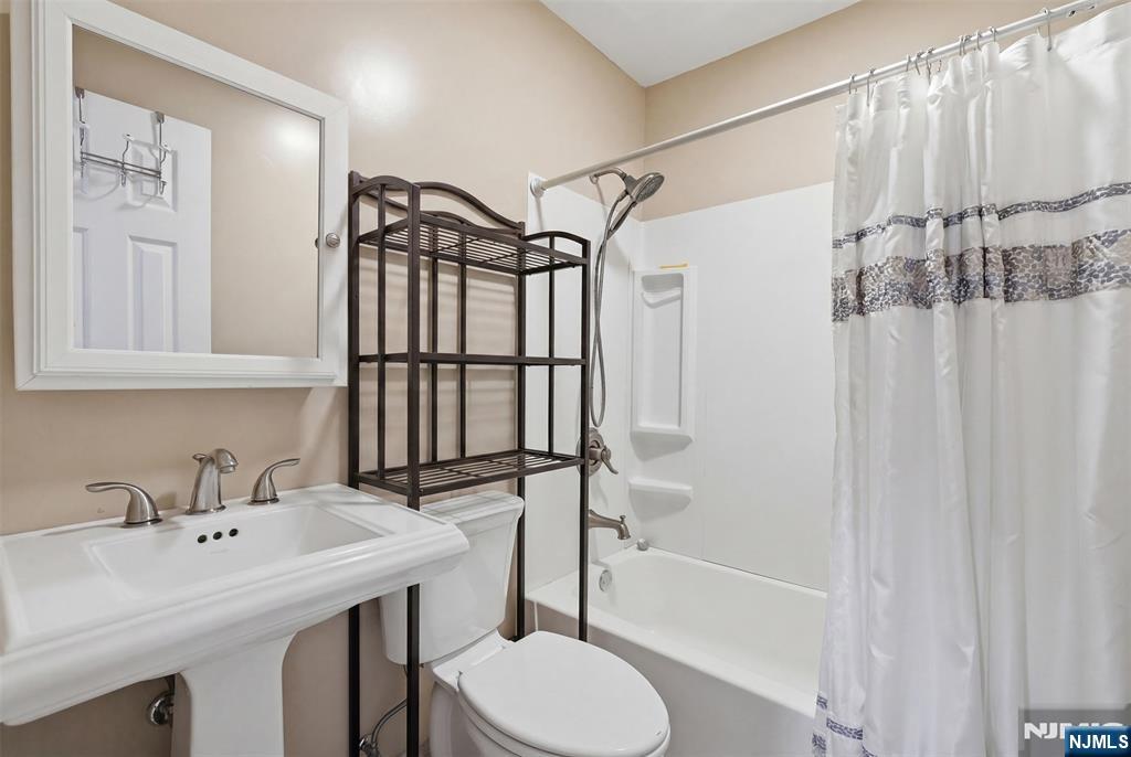9 Juniper Trail Butler, NJ 07405 - Photo 15 of 28