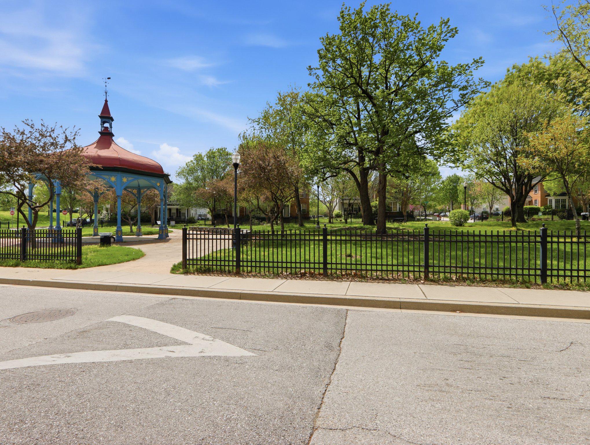 907 Myrtle Avenue Baltimore, MD 21201 - Photo 5 of 28 a view of a basketball court