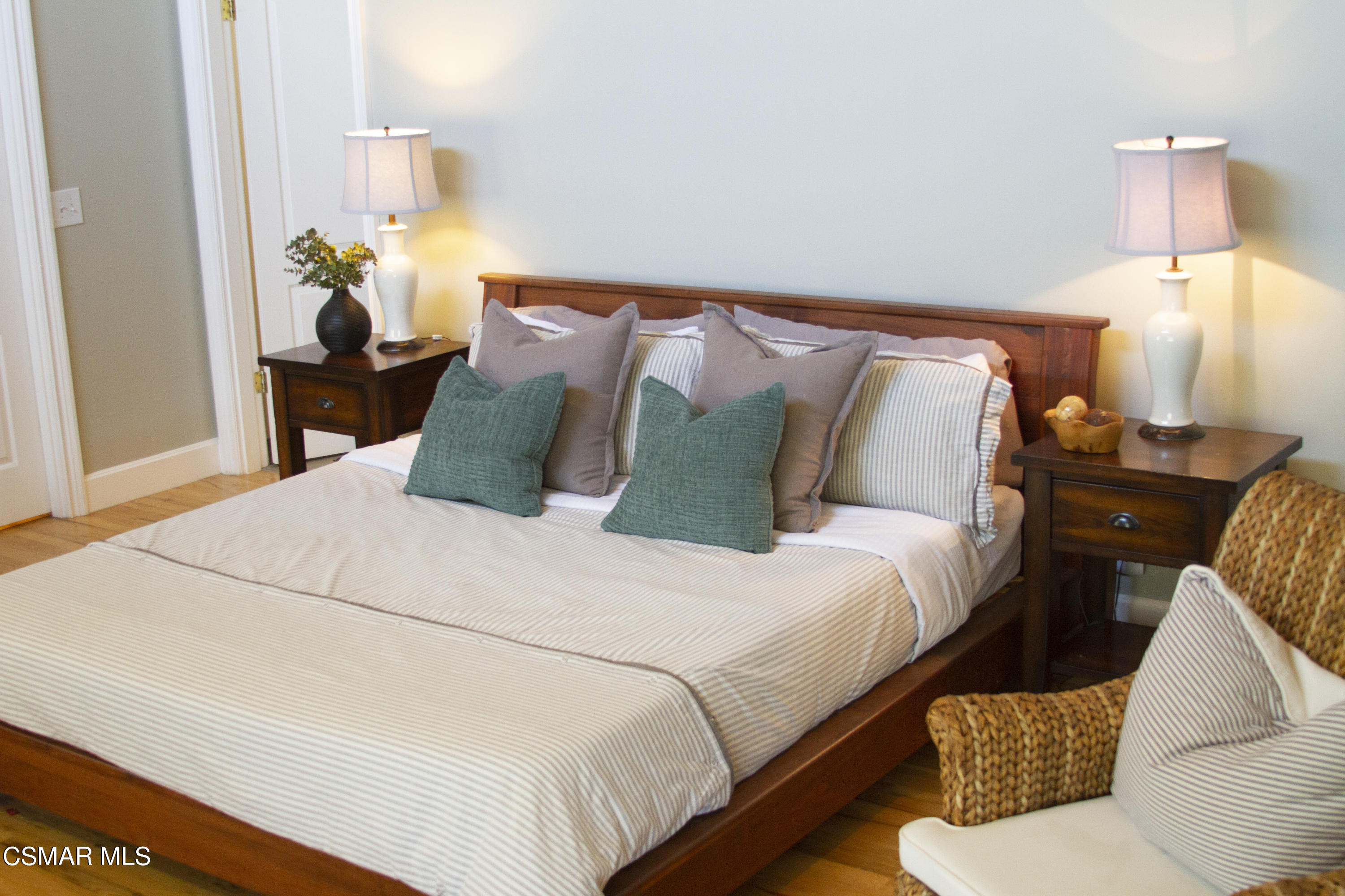 4608 Apricot Road Simi Valley, CA 93063 - Photo 13 of 37 a bedroom with a bed and a lamp