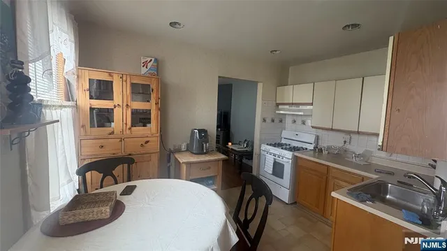 $2,000 | 10 Franklin Avenue, Unit 3, Harrison, NJ 07029