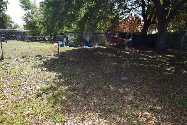 a view of yard with tree in the background